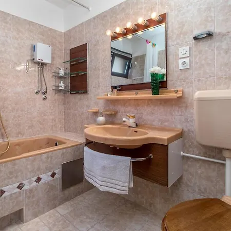 Turina M Apartament Jadranovo
